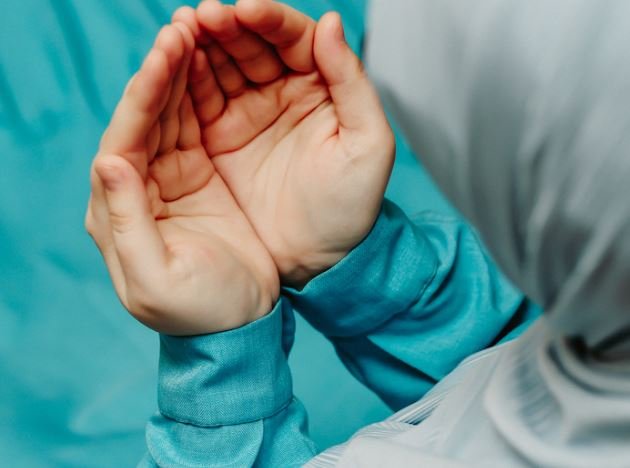 Ya Hayyu Ya Qayyum Wazifa Benefits in Urdu